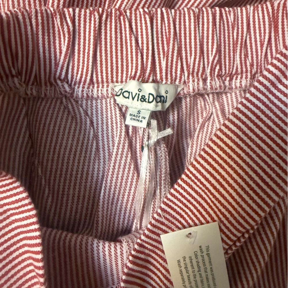 NWT Davi & Dani red white stripe crop pant women’s small - Picture 5 of 5